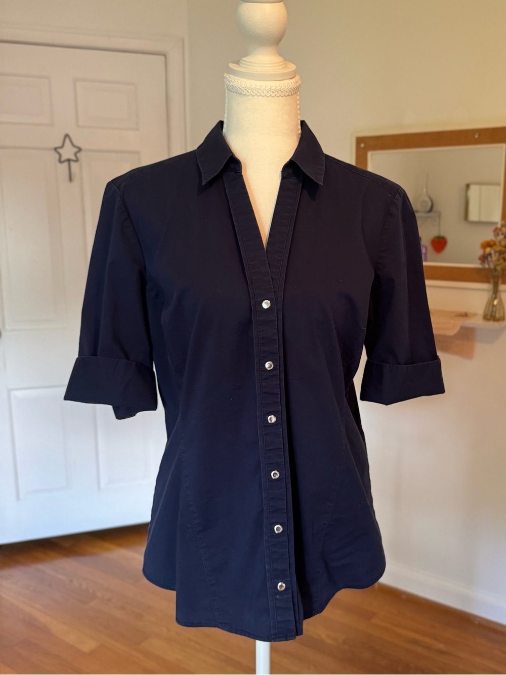 NY&Co 7th Ave Madison Stretch Shirt Navy Blue Secret Snap Closure Cuff Sleeve